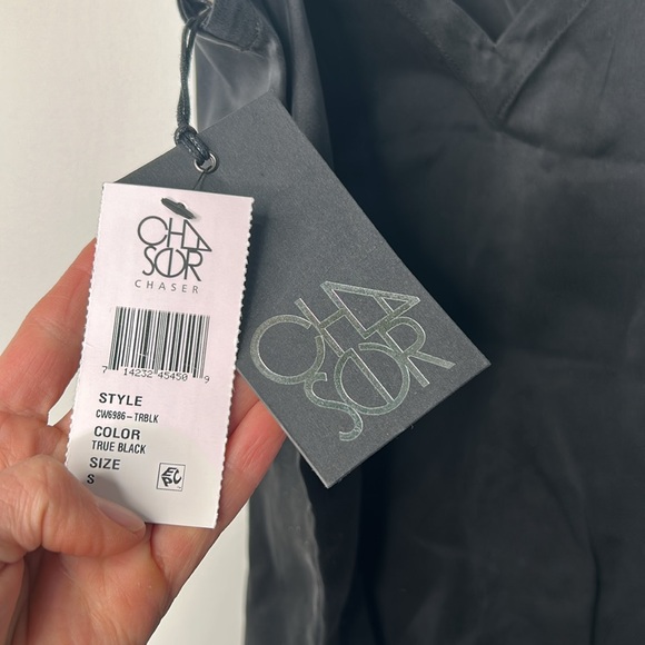 Chaser 100% V-Neck Silk Charmeuse Women's Top in Black NEW Size Small - Picture 4 of 5